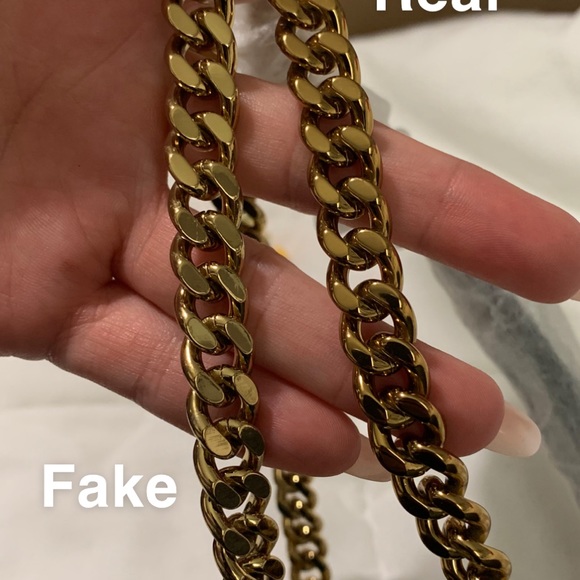 SCAM!! DO NOT BUY!! REPORT!! - Picture 4 of 12